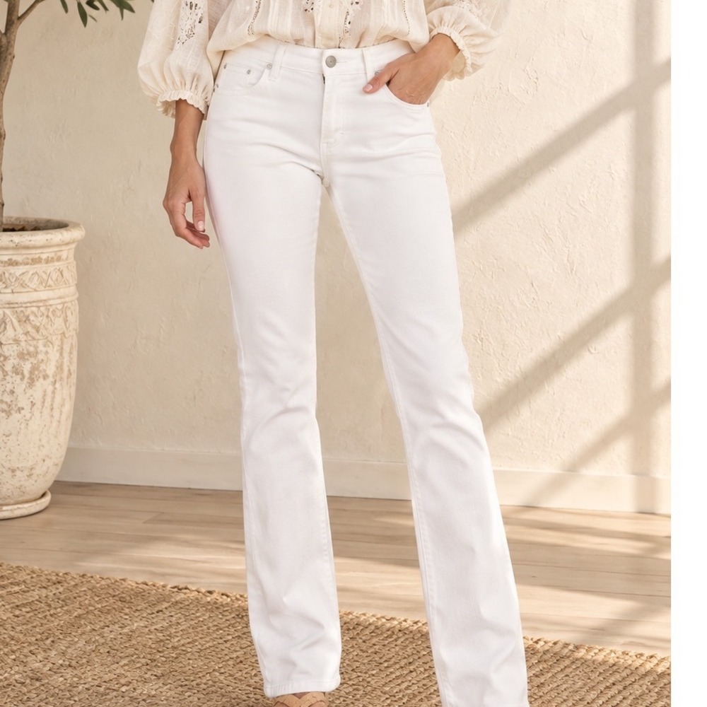 7 For All Mankind Kimmie Straight Leg White Jeans Size 26 Mid Rise Stretch Denim